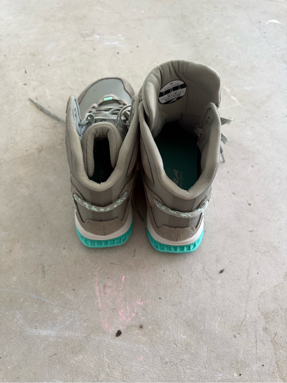 Women’s Altra Lone Peak Hiking Boots - Picture 4 of 5